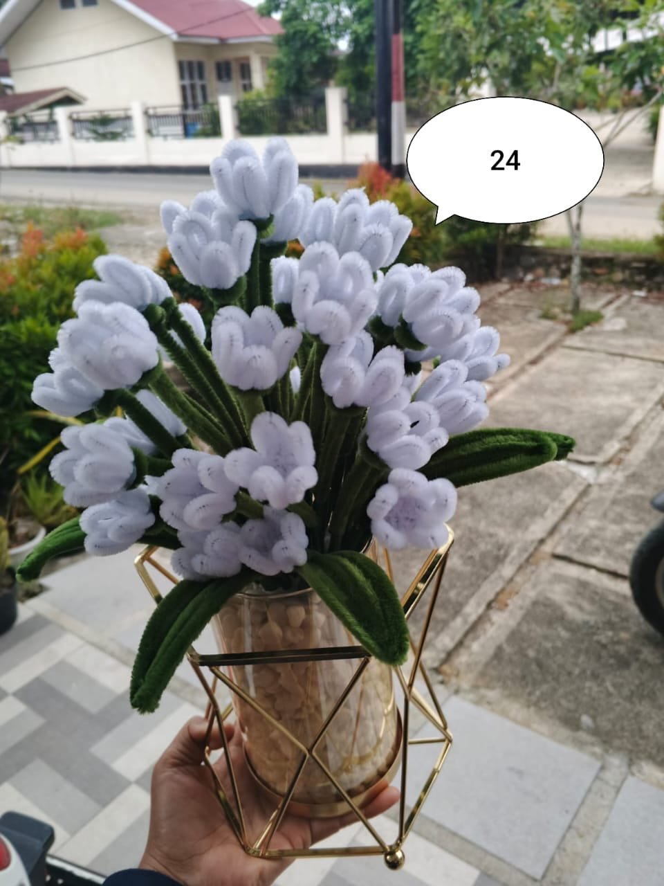Bunga Rajut Putih Ukuran Sedang